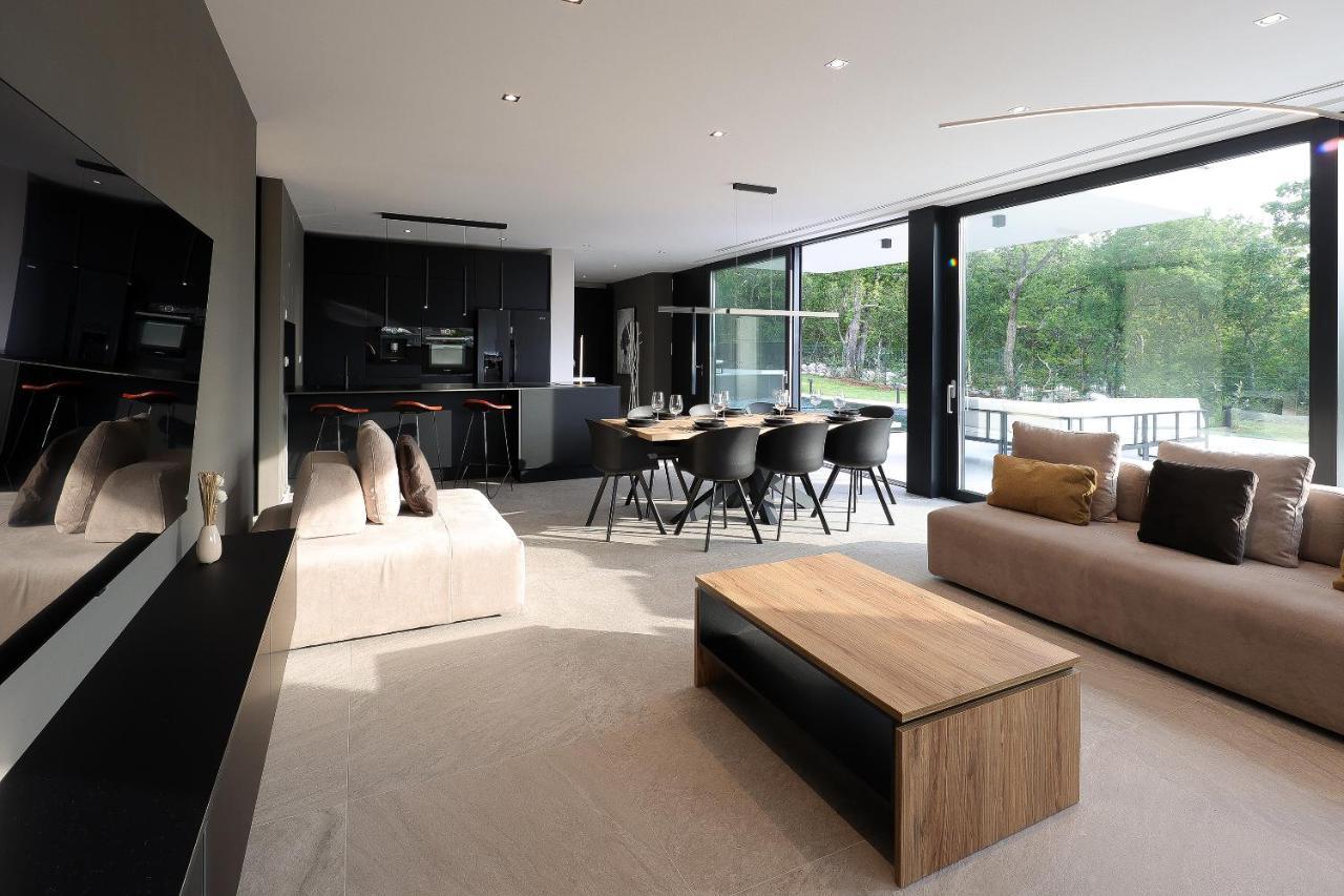 Luxury Cloer, - Sauna,steam Room, 2 Jacuzzis